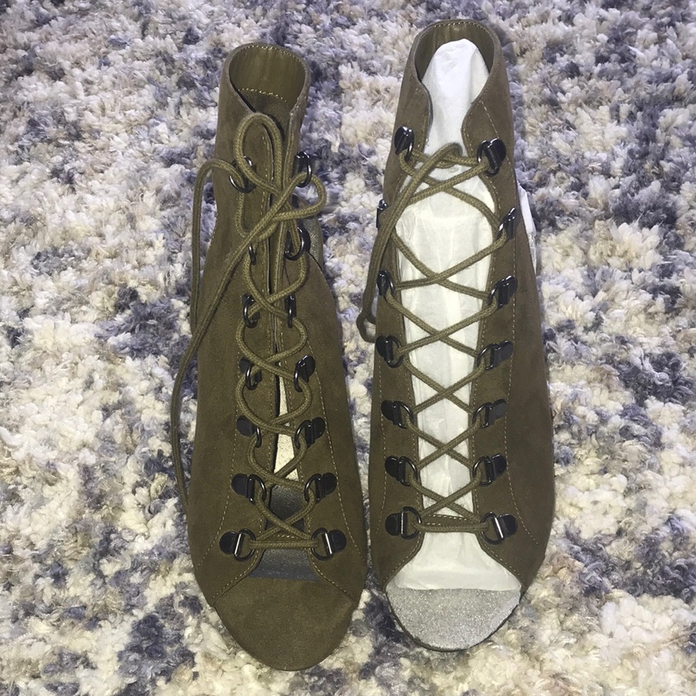 G by Guess Lace Up Suede Block Heels size 6
